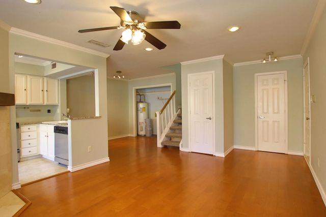 5757 E University Boulevard 23D, Dallas, TX 75206