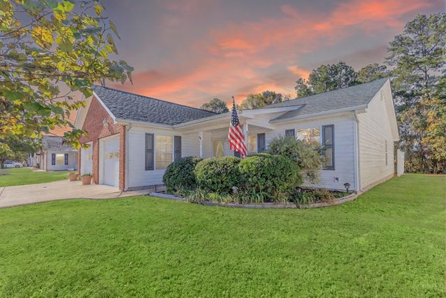 64 Yellow Brick Road, Rossville, GA 30741