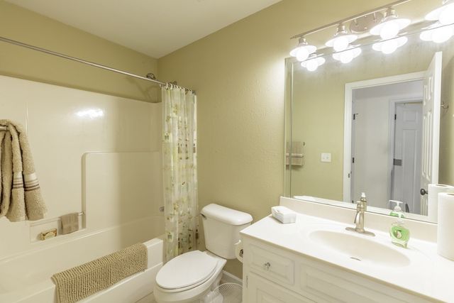 64 Yellow Brick Road, Rossville, GA 30741
