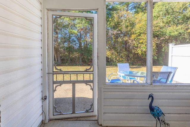 64 Yellow Brick Road, Rossville, GA 30741
