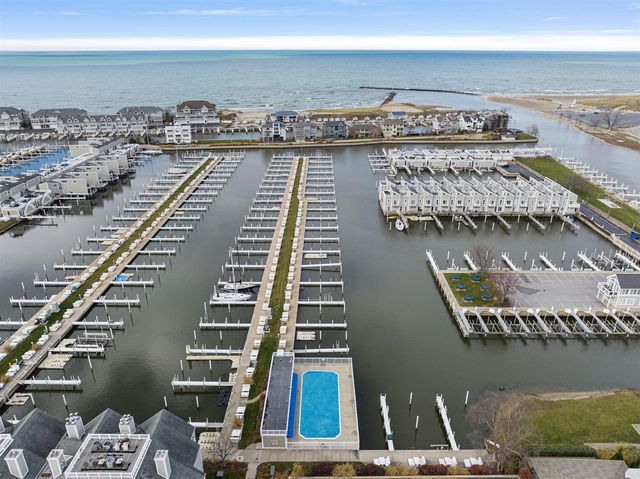 300 Oselka Drive 464, New Buffalo, MI 49117