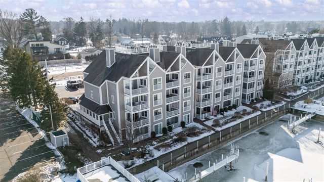 300 Oselka Drive 464, New Buffalo, MI 49117