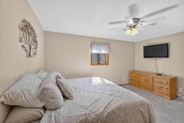 4092 Mary LANE, Cedarburg, WI 53012