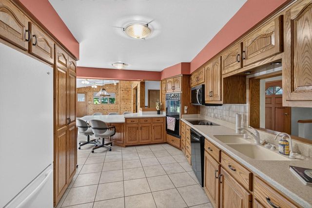 4092 Mary LANE, Cedarburg, WI 53012