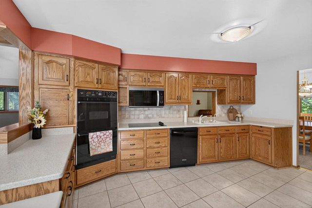 4092 Mary LANE, Cedarburg, WI 53012