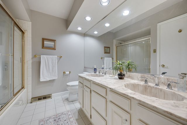 1815 Azalea Lane, Mount Prospect, IL 60056