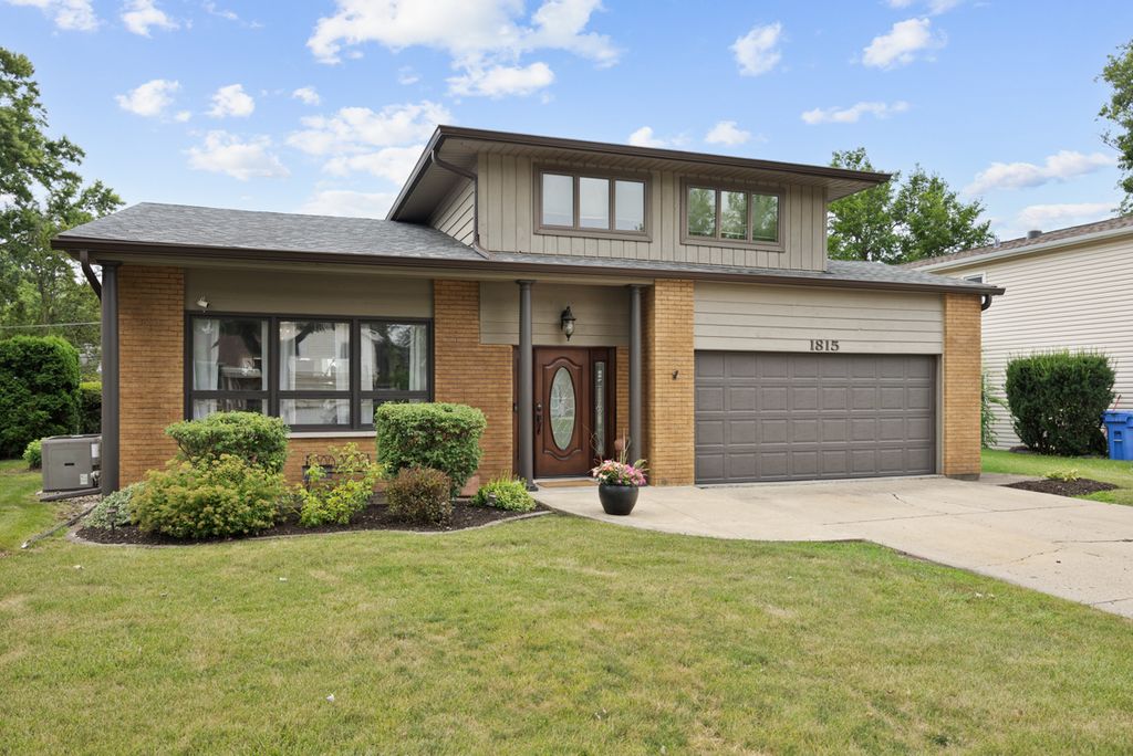 1815 Azalea Lane, Mount Prospect, IL 60056