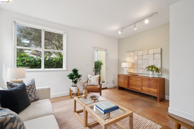 480 42Nd St E, Oakland, CA 94609