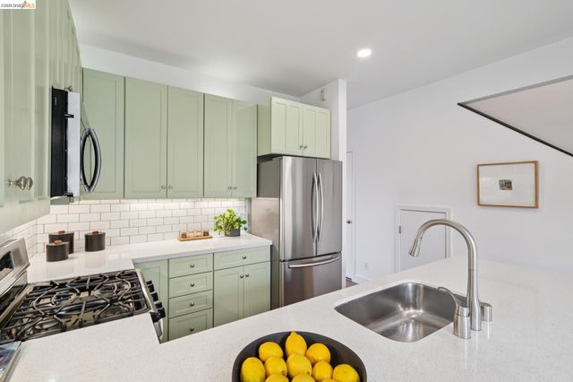 480 42Nd St E, Oakland, CA 94609