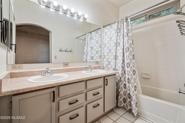 8313 S Via Del Palacio, Tucson, AZ 85747