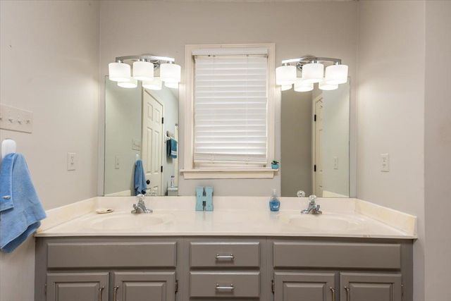 5460 WEDGEWOOD DR, Olive Branch, MS 38654