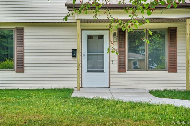 4357 Sunset Court, Lockport Town, NY 14094