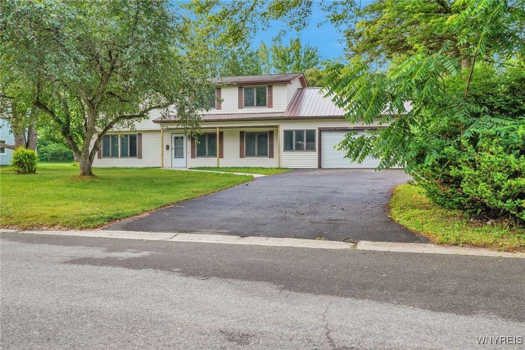 4357 Sunset Court, Lockport Town, NY 14094