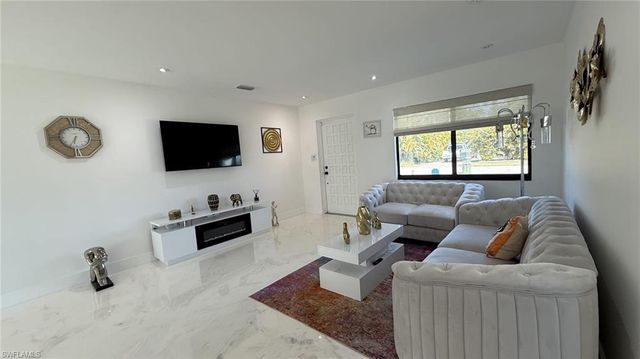 421 Cross ST, North Fort Myers, FL 33903