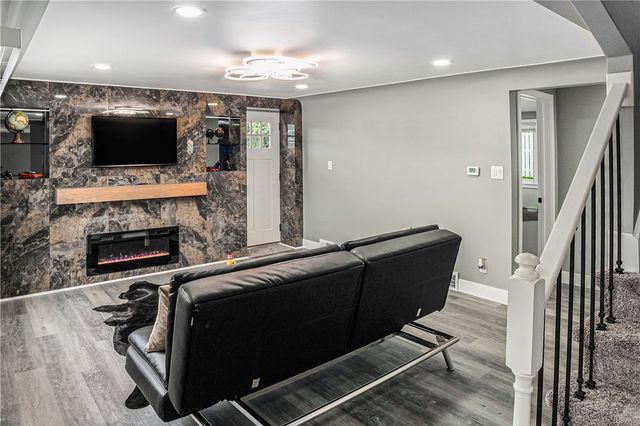 702 N Monongahela Ave, Glassport, PA 15045