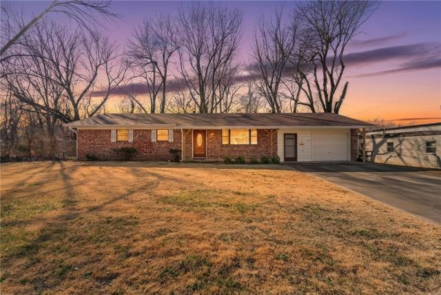 401 Sanders Avenue, Springdale, AR 72764