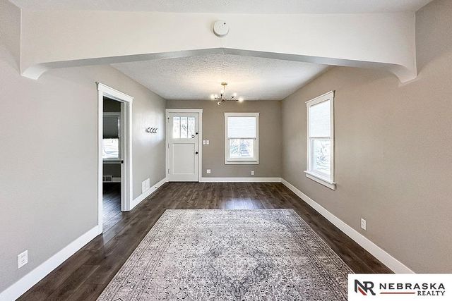 5027 Charles Street, Omaha, NE 68132