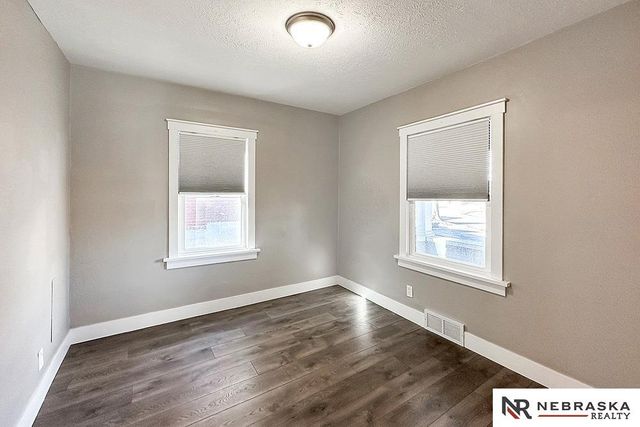 5027 Charles Street, Omaha, NE 68132