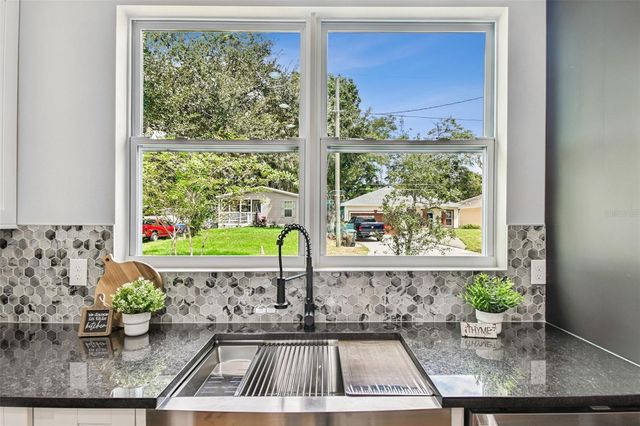 7208 N GLEN AVENUE, Tampa, FL 33614