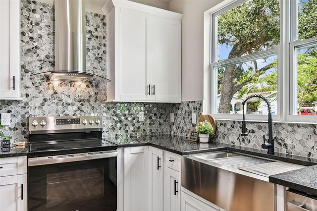 7208 N GLEN AVENUE, Tampa, FL 33614