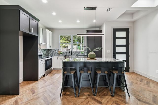 7208 N GLEN AVENUE, Tampa, FL 33614