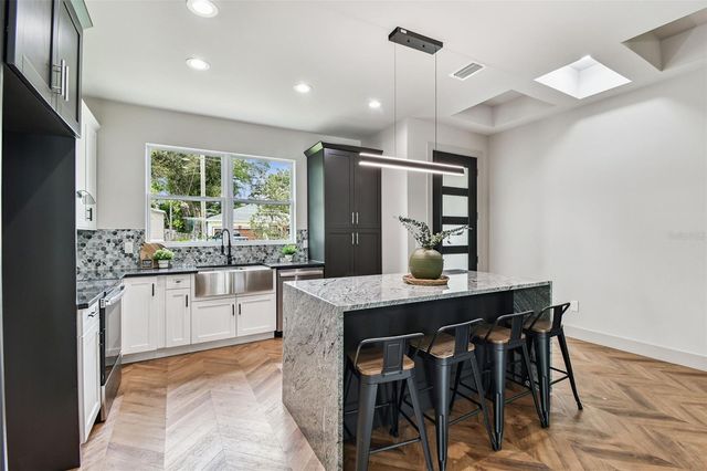 7208 N GLEN AVENUE, Tampa, FL 33614
