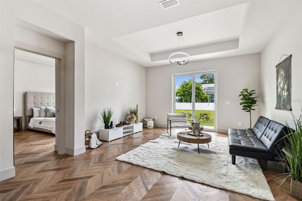 Image 20 of property listing at 7208 N GLEN AVENUE, Tampa, FL 33614