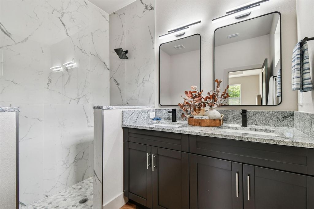 Image 32 of property listing at 7208 N GLEN AVENUE, Tampa, FL 33614