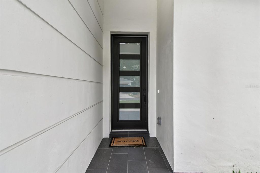 Image 5 of property listing at 7208 N GLEN AVENUE, Tampa, FL 33614