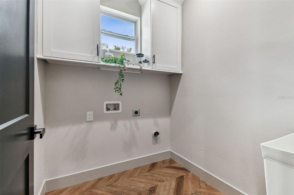 Image 44 of property listing at 7208 N GLEN AVENUE, Tampa, FL 33614