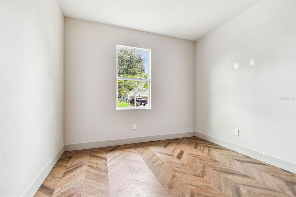 Image 49 of property listing at 7208 N GLEN AVENUE, Tampa, FL 33614