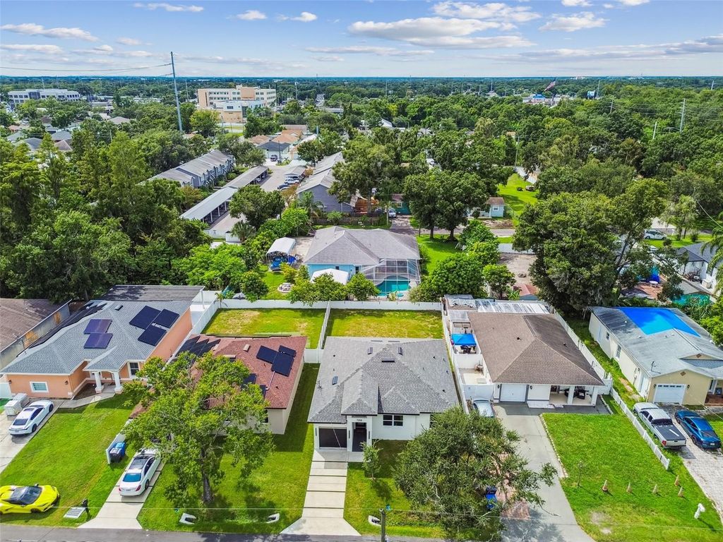 Image 60 of property listing at 7208 N GLEN AVENUE, Tampa, FL 33614