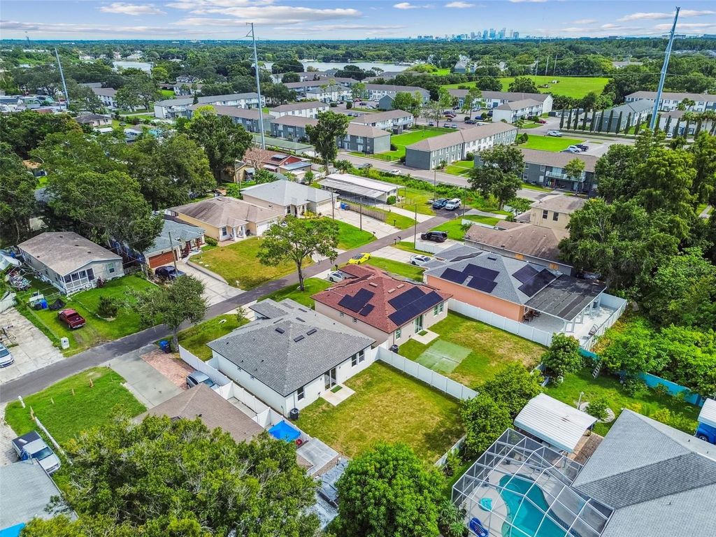 Image 69 of property listing at 7208 N GLEN AVENUE, Tampa, FL 33614