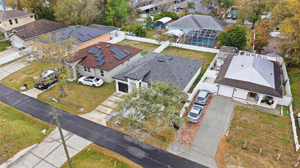 Image 73 of property listing at 7208 N GLEN AVENUE, Tampa, FL 33614