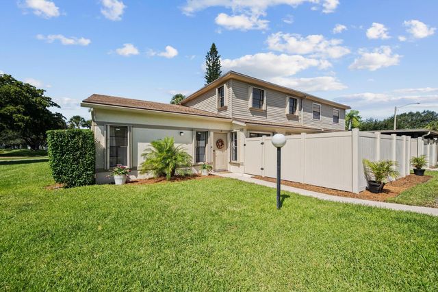 4451 Willow Pond Road B, West Palm Beach, FL 33417