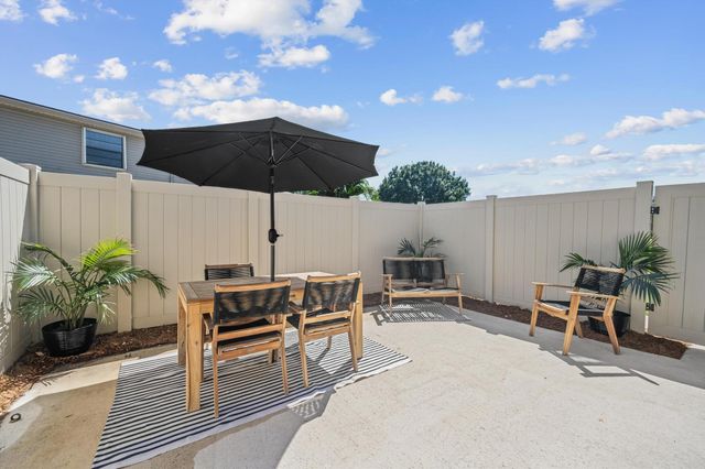 4451 Willow Pond Road B, West Palm Beach, FL 33417