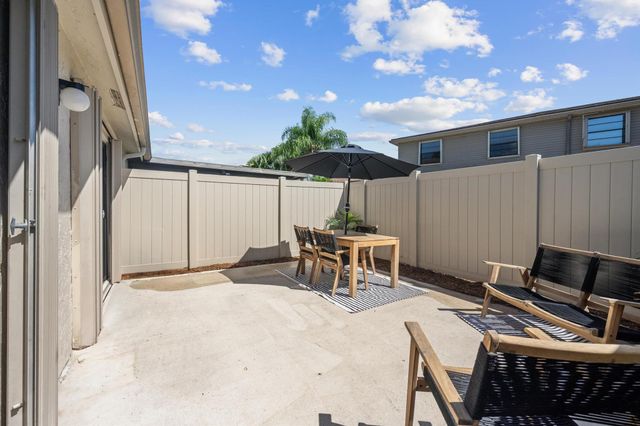 4451 Willow Pond Road B, West Palm Beach, FL 33417