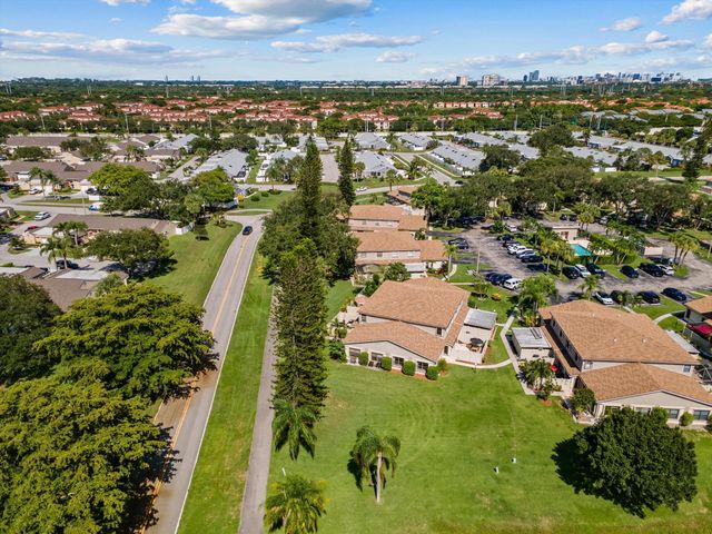 4451 Willow Pond Road B, West Palm Beach, FL 33417