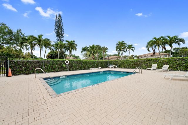 4451 Willow Pond Road B, West Palm Beach, FL 33417