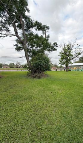 221 E Brazos Avenue, West Columbia, TX 77486
