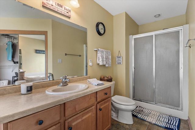 1823 Deer Path, Waukesha, WI 53189