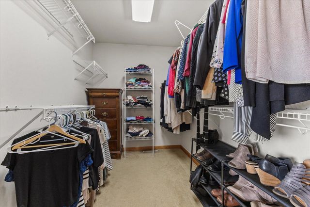 1823 Deer Path, Waukesha, WI 53189
