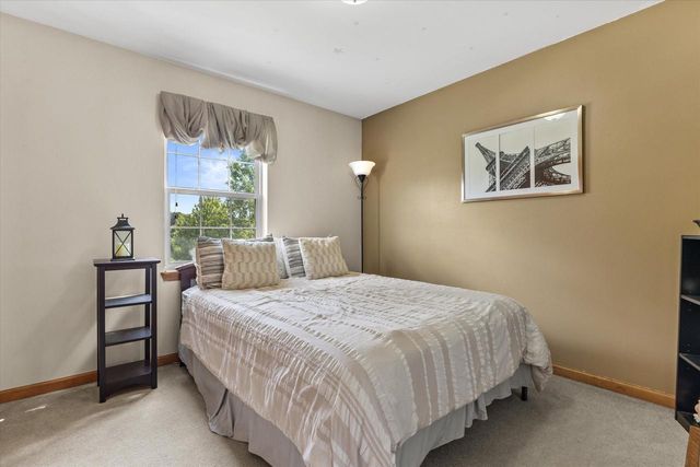 1823 Deer Path, Waukesha, WI 53189