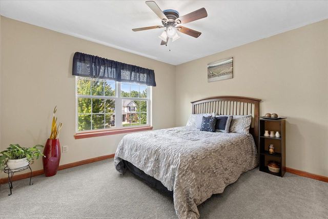1823 Deer Path, Waukesha, WI 53189