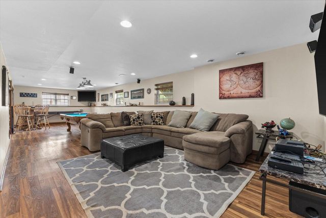 1823 Deer Path, Waukesha, WI 53189