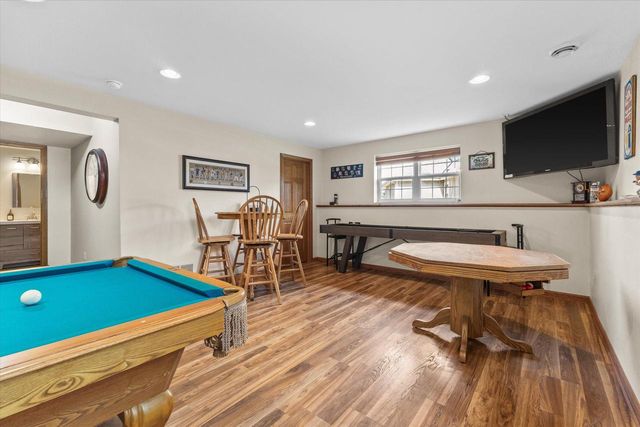 1823 Deer Path, Waukesha, WI 53189