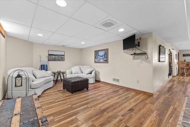 1823 Deer Path, Waukesha, WI 53189