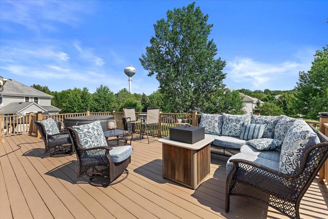 1823 Deer Path, Waukesha, WI 53189