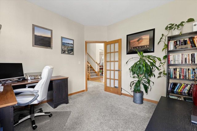 1823 Deer Path, Waukesha, WI 53189