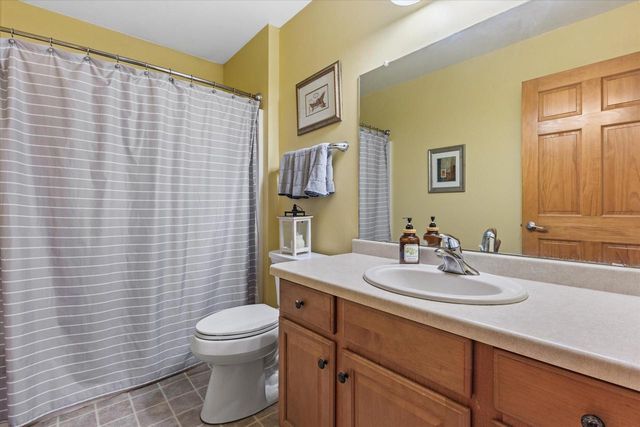 1823 Deer Path, Waukesha, WI 53189
